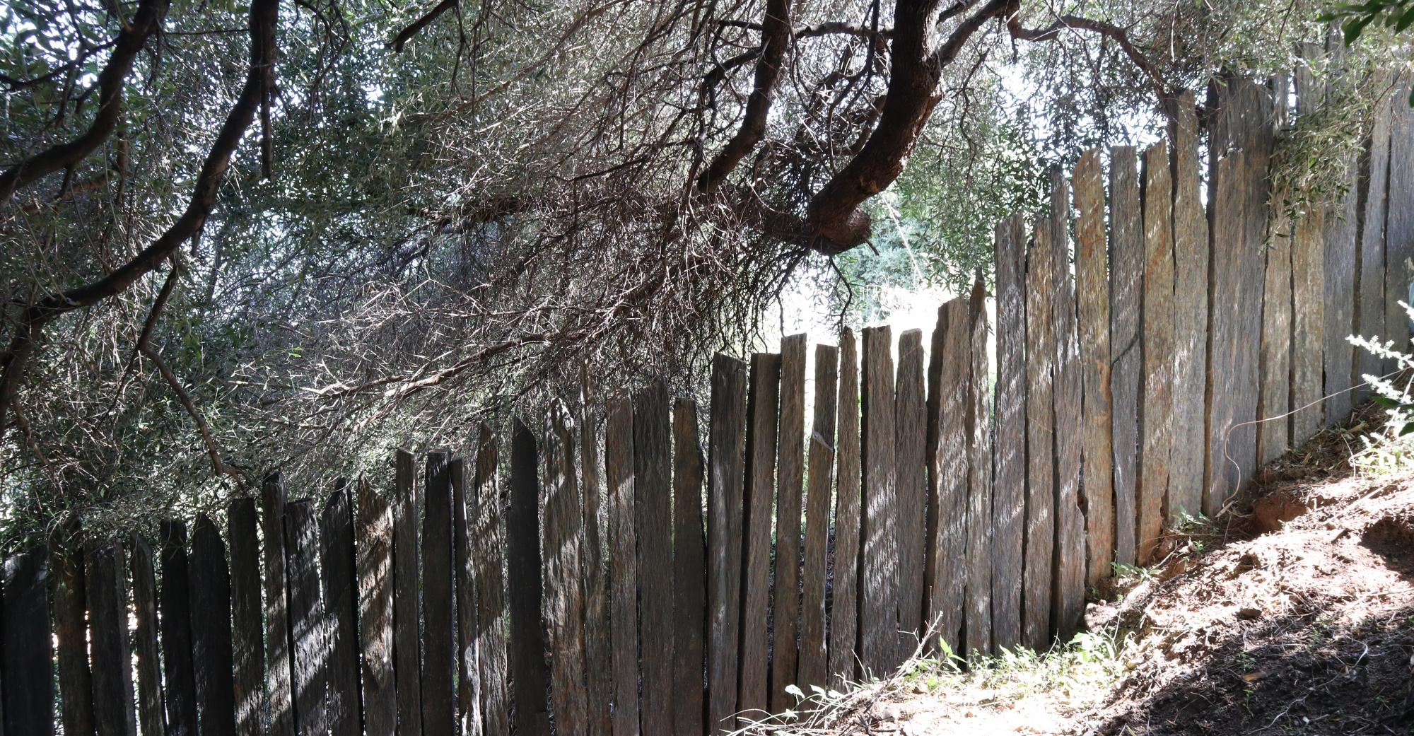 Palissade en piquets de schiste