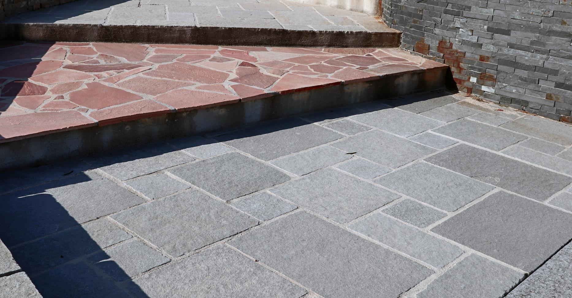 Escaliers en tandur gris et quartzite rose