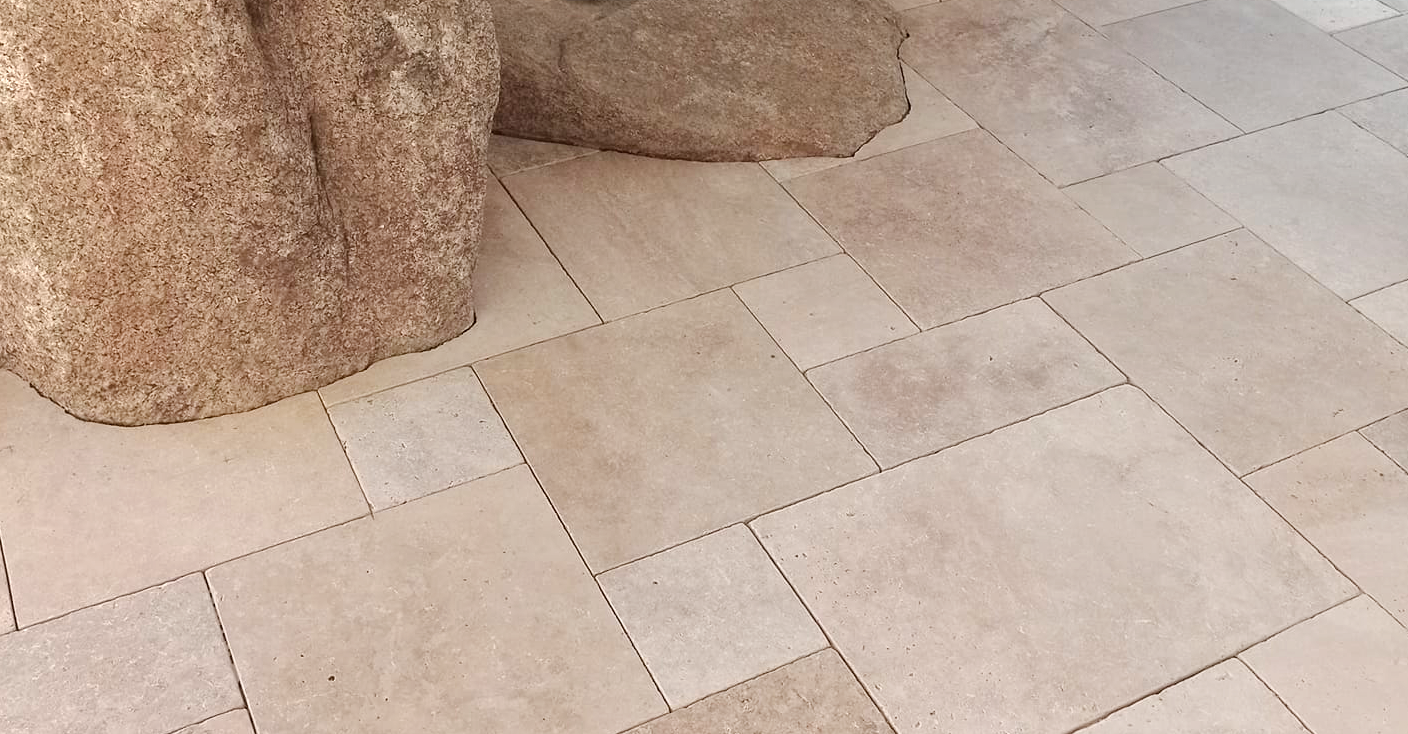 Sol en opus travertin - Roches et Galets