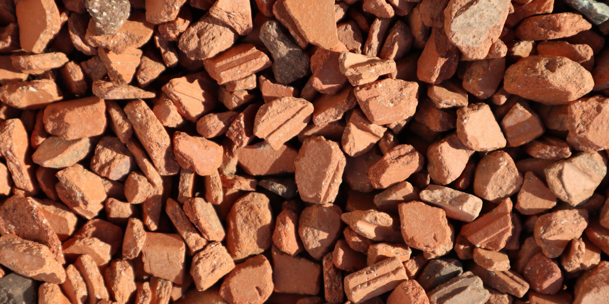 Brique pilée en vente chez Roches et Galets