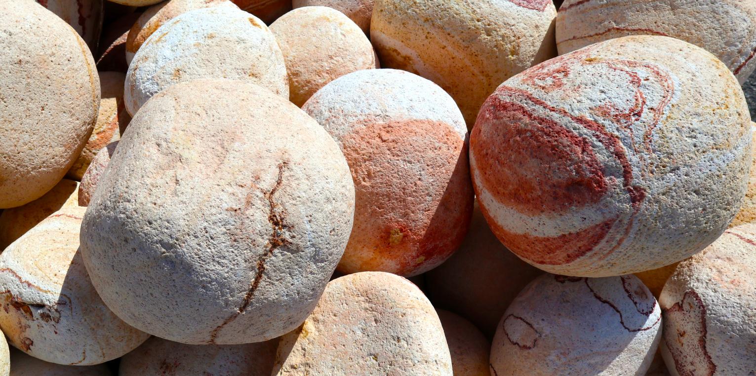 Galet orangé en vente chez Roches et Galets