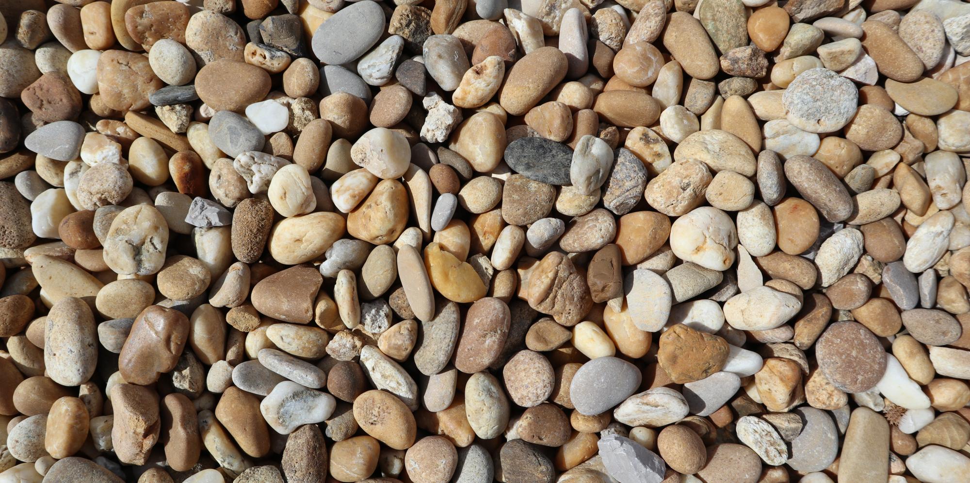 Galet roulé jaune de vergèze en vente chez Roches et Galets