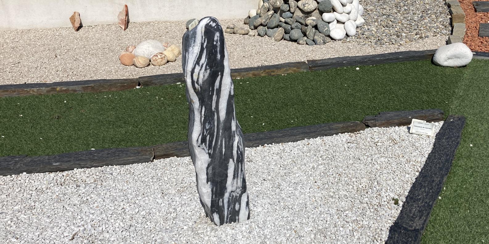 Monolithe Zebra en vente chez Roches et Galets