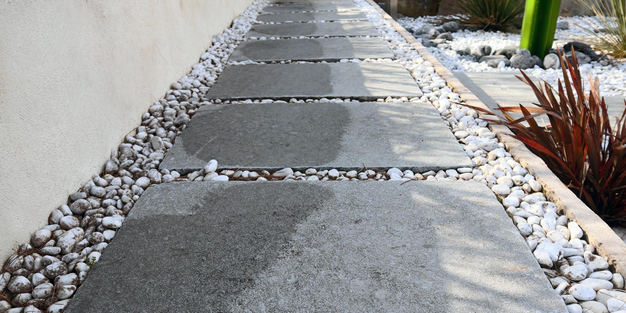 Dalle en pierre de tandur grise, en vente chez Roches et Galets