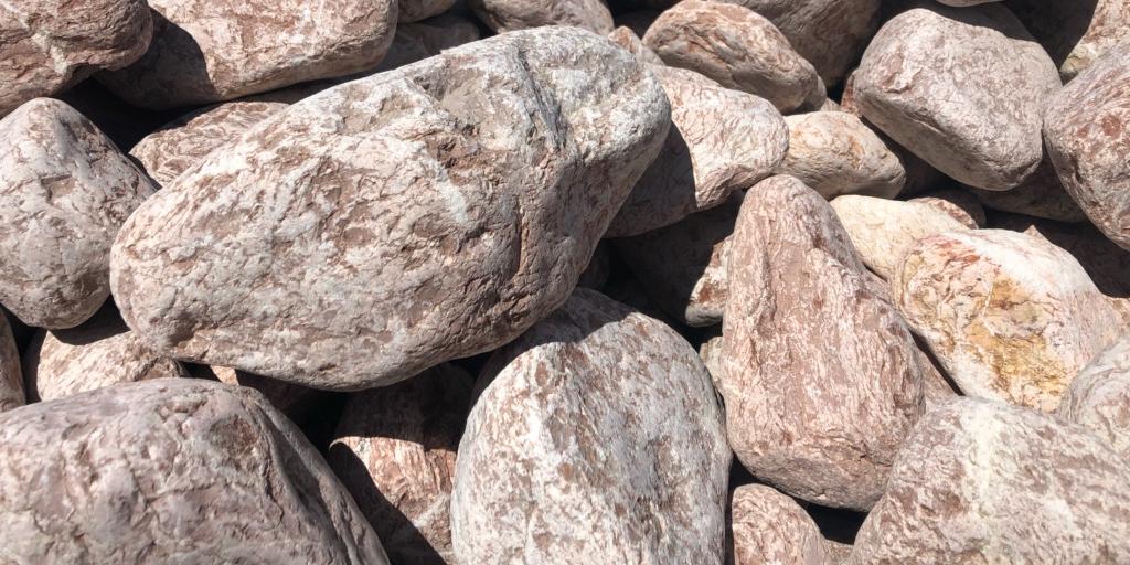 Galet rose en vente chez Roches et Galets