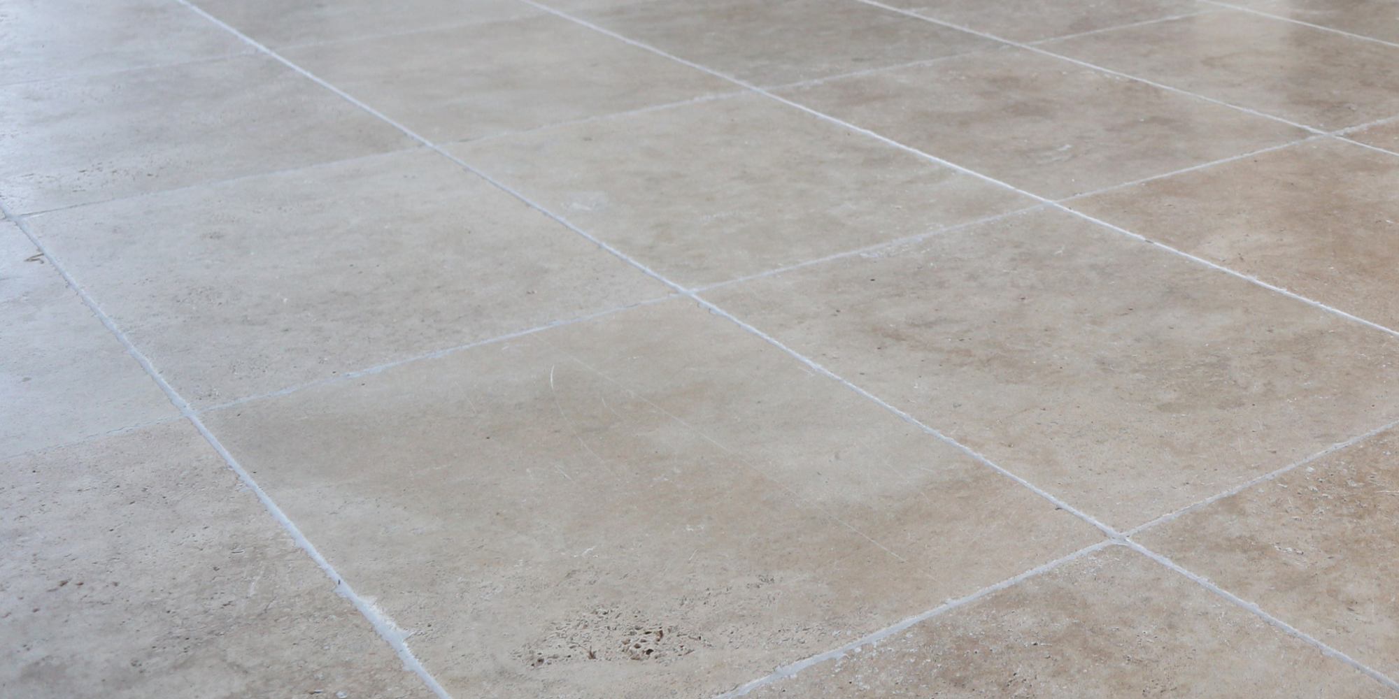 Dalle en travertin Naxos en vente chez Roches et Galets