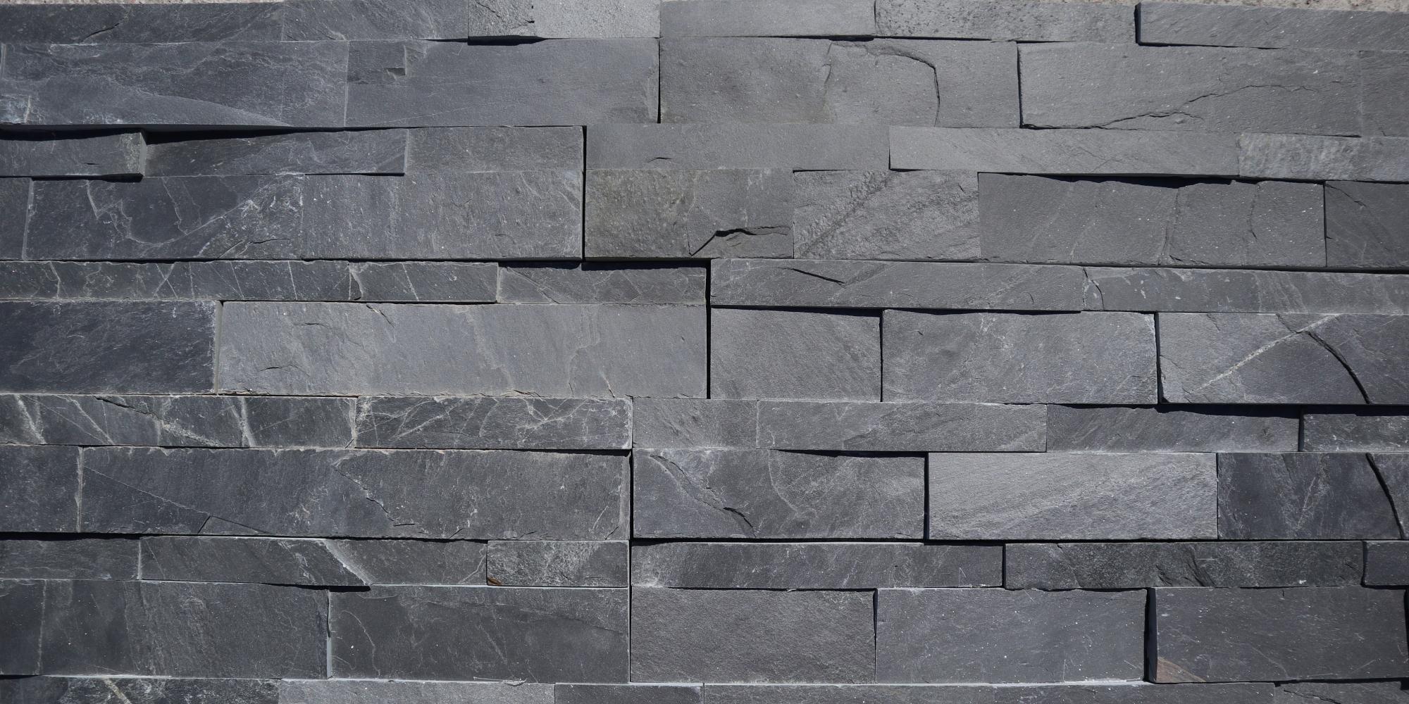 Parement mural noir en vente chez Roches et Galets