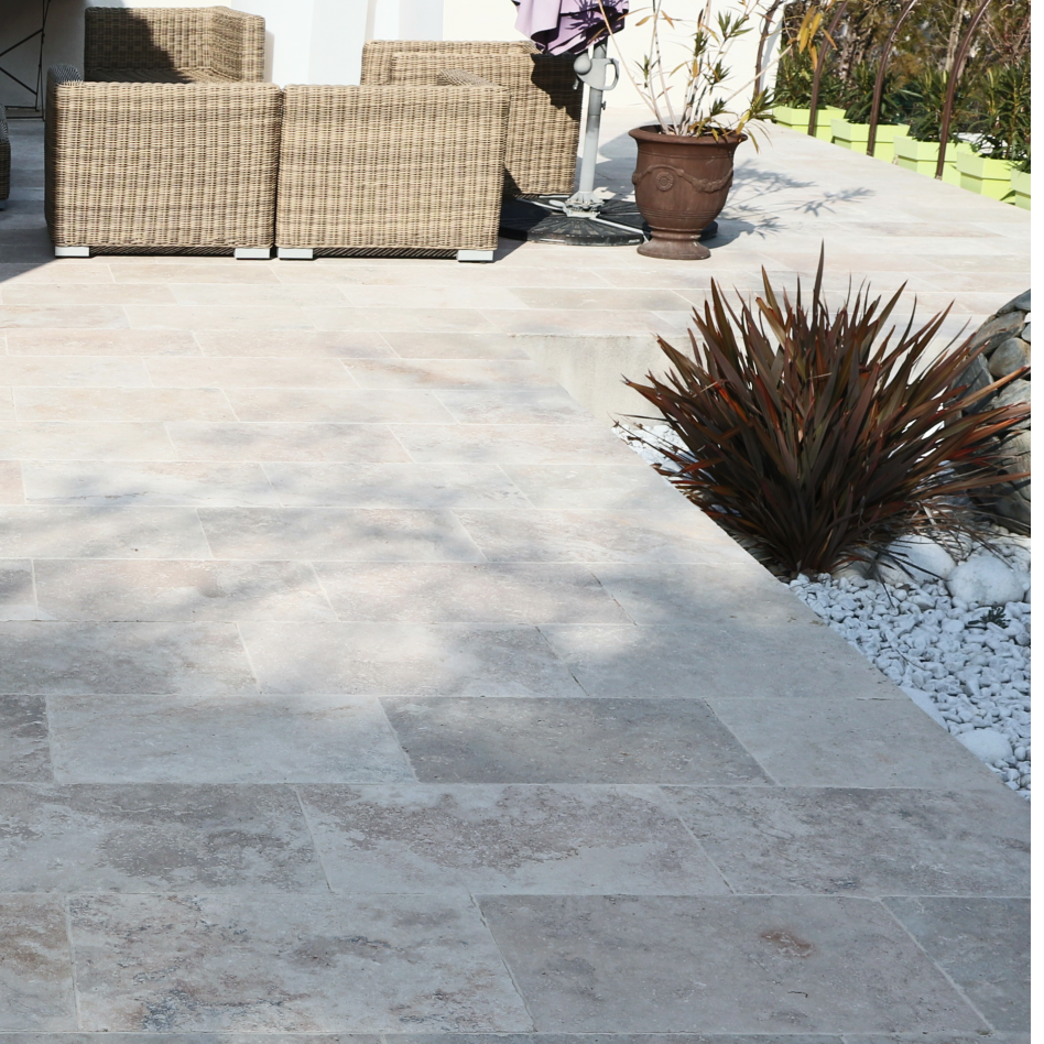 Dalle, opus, mosaïque, margelle, optez pour un sol en pierre naturelle et embellissez vos terrasses, plages de piscine et intérieurs.